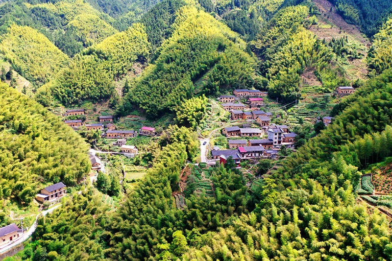 徽州山地村落之活態樣本 雲端上的土樓古村：休寧璜尖周家源