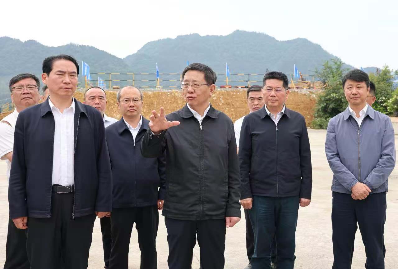 雲南鎮雄磷基新材料綠色低碳循環經濟產業集群項目現場推進會舉行