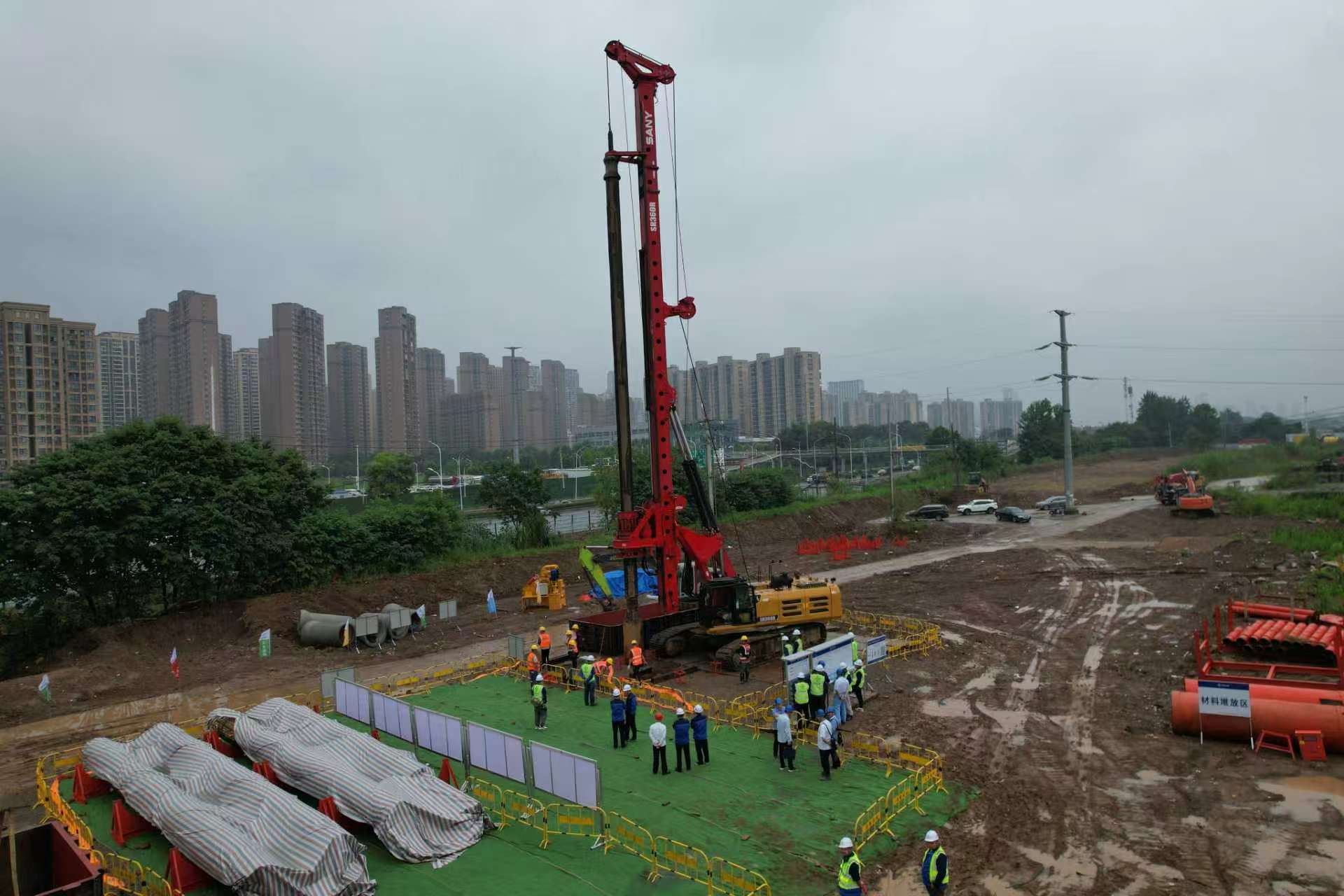武漢白沙洲公鐵兩用大橋首根樁基開鑽