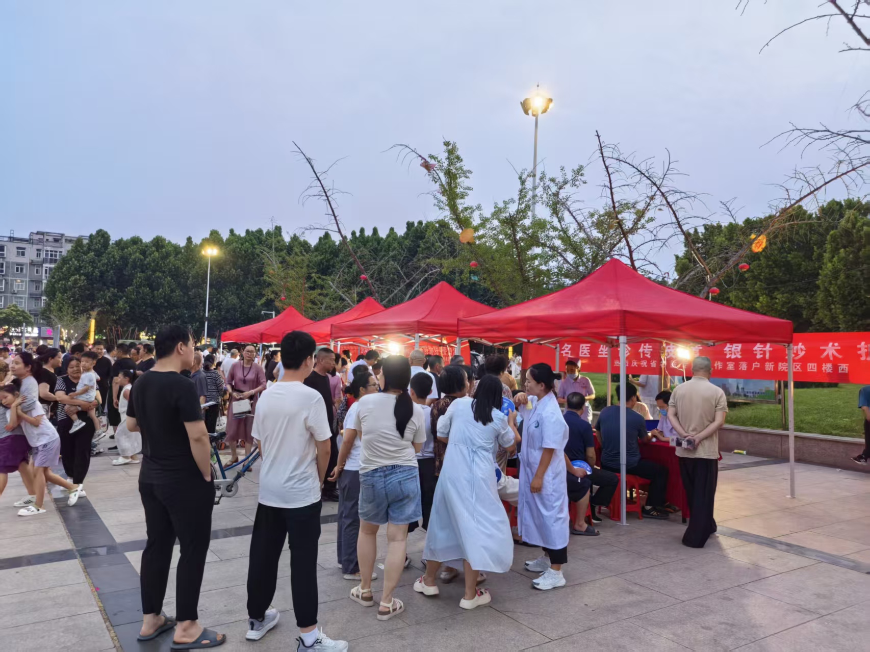 河南襄城：中醫文化夜市點亮市民夜生活