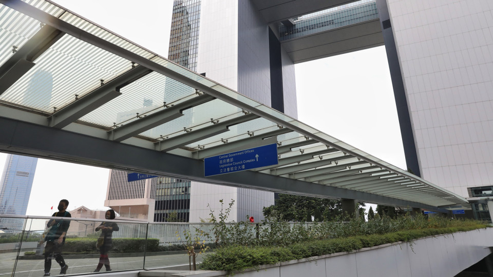 李家超：公務員薪酬調整有既定機制 新評核制度優化計劃實際