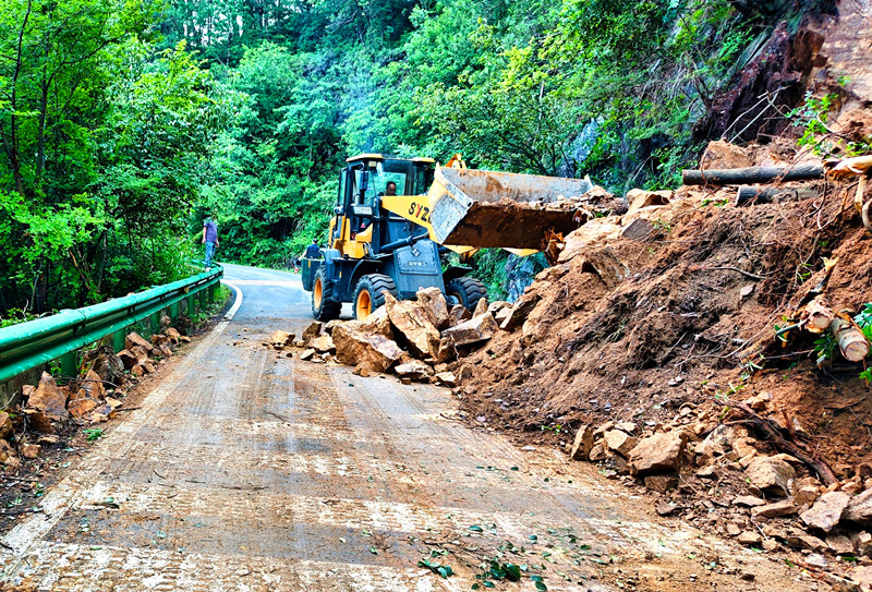 皖休寧縣：精心管養高效處險  護航公路安全暢通