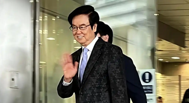 黃百鳴內幕交易罪成判囚5個月 罰款逾99萬元