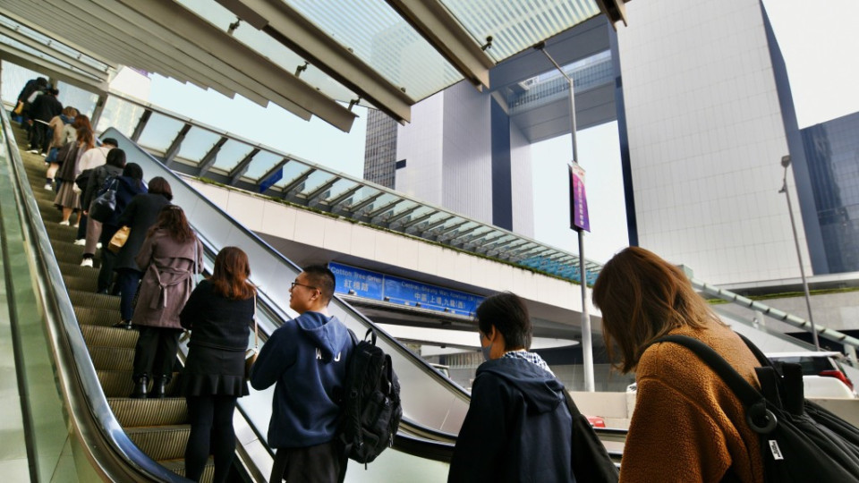 楊何蓓茵：公務員全體劃一加薪2% 追溯至4月1日生效