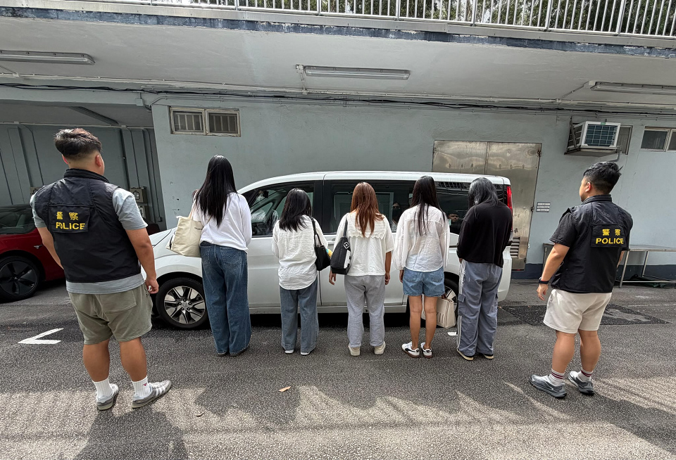 警方深水埗連續4日掃黃 拘10女拆除45塊賣淫招牌