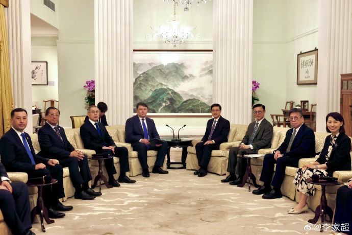 李家超社媒發文：與哈薩克斯坦副總理會面