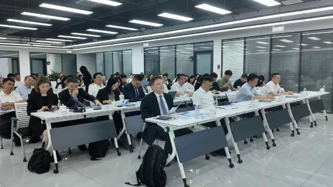 疆港同行 絲路法匯——第八屆中國企業「走出去」機遇與風險應對交流會在絲綢之路經濟帶法務區順利舉辦