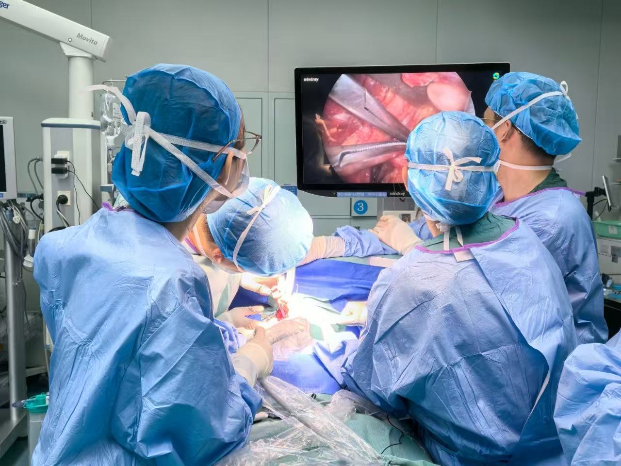 甲狀腺癌鑽進顱底「手術禁區」 北大深圳醫院多學科團隊聯手「拆彈」