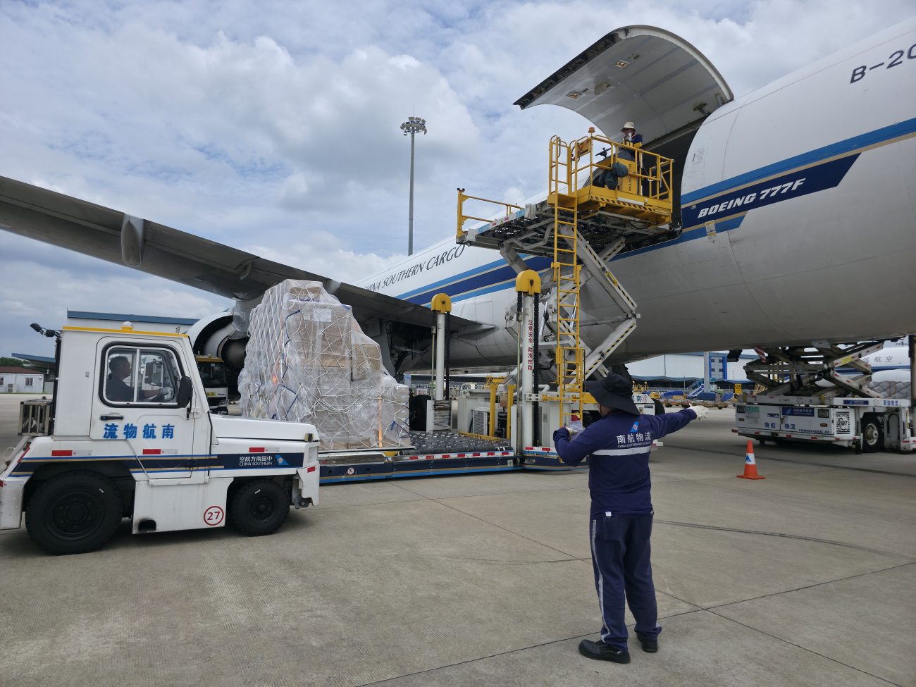 有片︱每周超40班貨機航班 南航打通世界盃商品出海「空中走廊」
