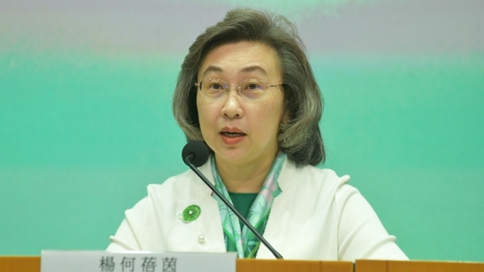 楊何蓓茵：公務員調薪並非追通脹 長遠加幅已跑贏累計物價  