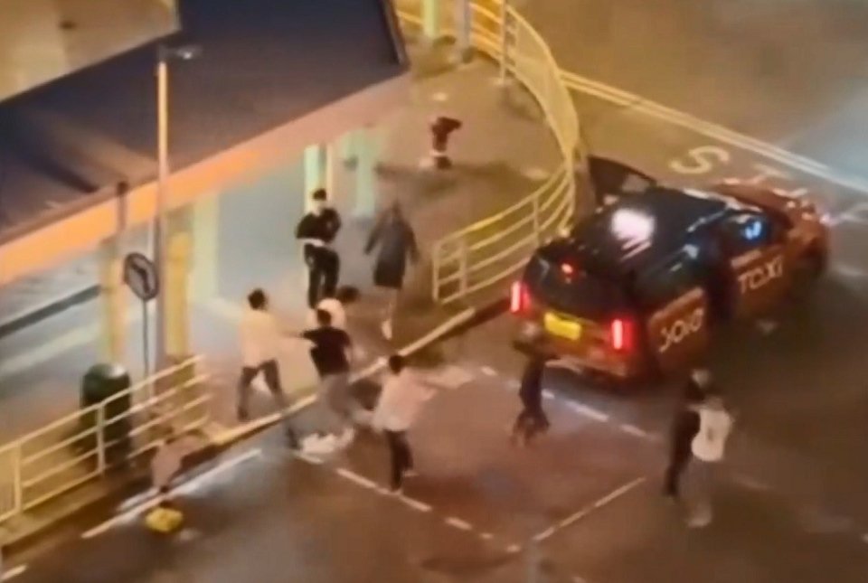 有片 〡 沙田沙角邨集體毆鬥 男子被毆倒地受傷