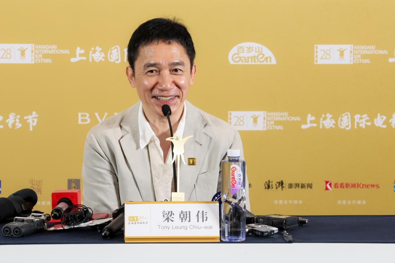 百歲山攜「光影計劃」首秀上影節  致敬每一幀光影背後的付出