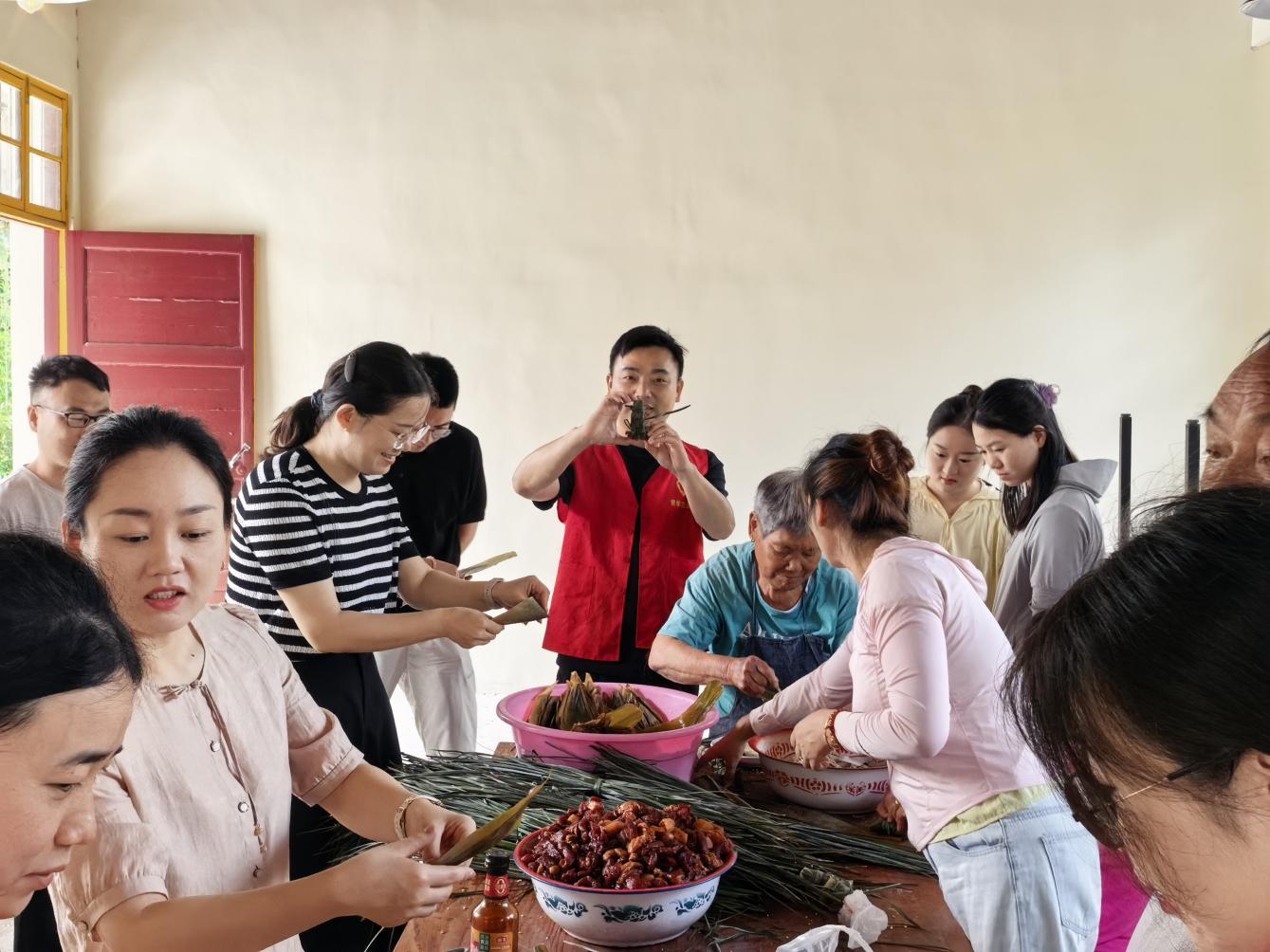 皖祁門大坦：粽葉飄香迎端午 幹群同心慶佳節