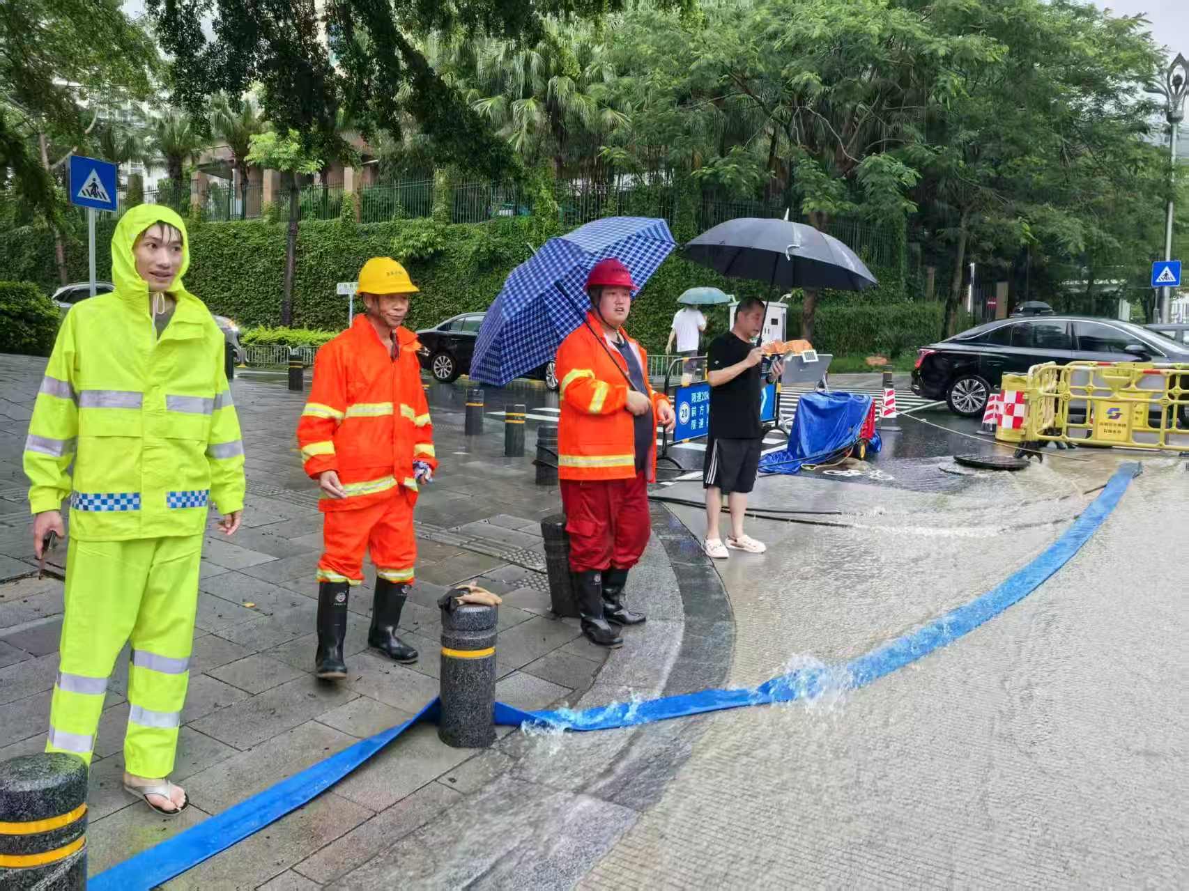 深圳蓮塘街道聞「汛」而動迎戰強降雨 築牢轄區安全防線
