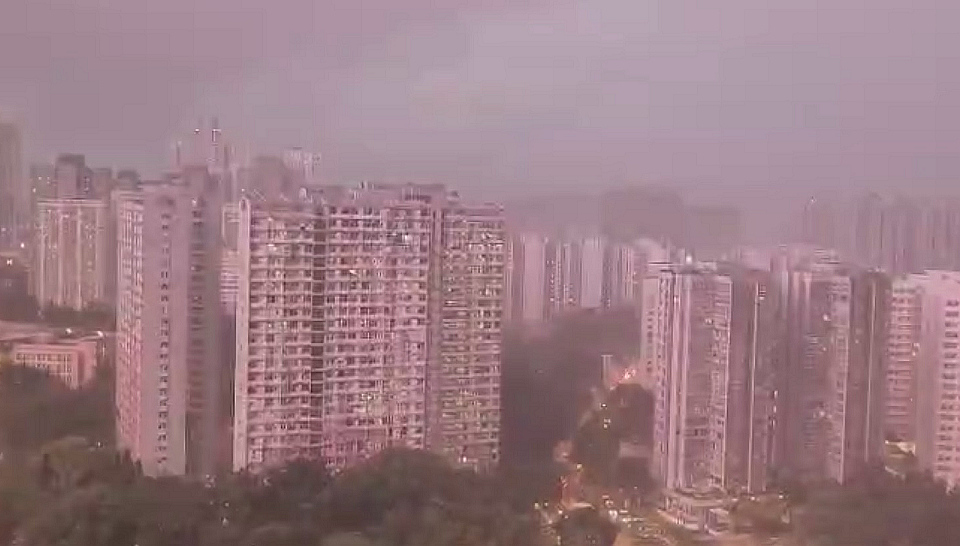 有片｜天文台再發黑雨 新界北區雷電交加
