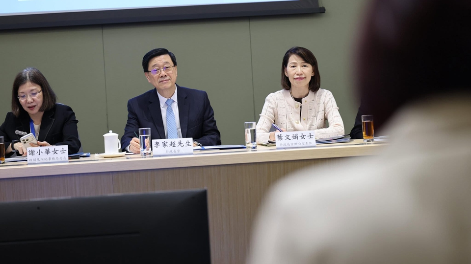 李家超會晤港區人大及政協委員 聽取香港五年規劃建議
