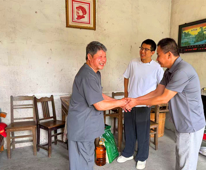 皖黟縣柯村鎮：佳節走訪送溫情