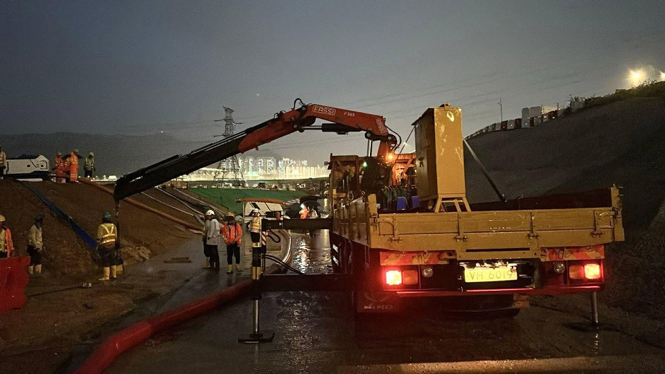 渠務署黑雨派200隊伍處理水浸 清理240個淤塞地點