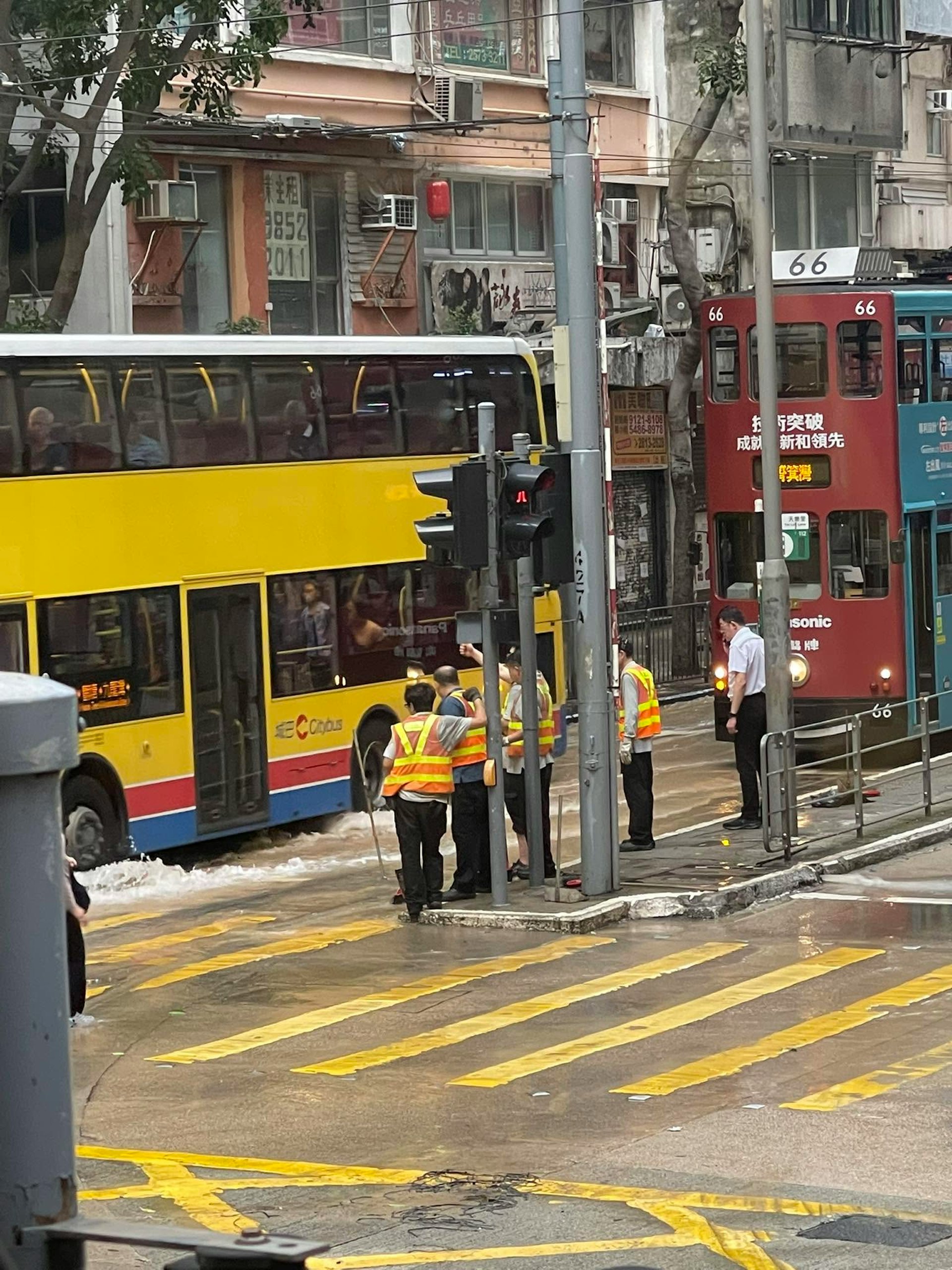 灣仔天樂里爆食水管 水務署爭取午夜前完成維修