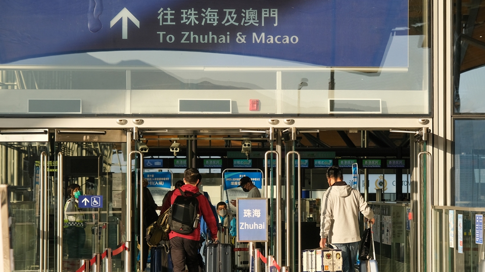 港珠澳大橋香港口岸有關員懷疑遇襲受傷 1人被捕