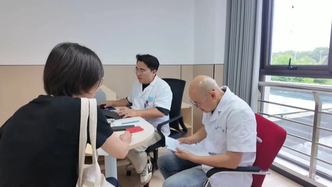 皖黟縣：「名醫歸巢」送健康 返鄉義診暖桑梓