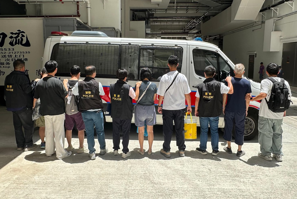 警方東九龍反非法勞工 拘捕11名男女