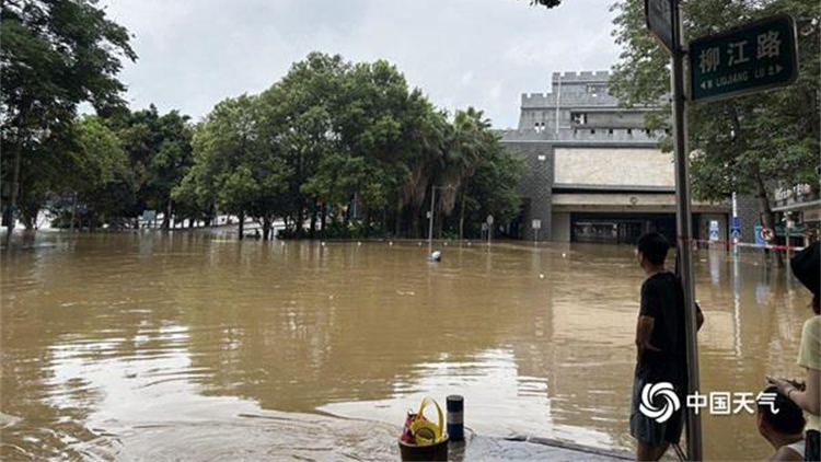 南方強降雨破紀錄 未來這些地方雨水還將「超長待機」