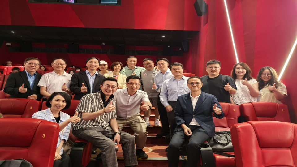香港青年時事評論員協會組織專場看《給阿嬤的情書》