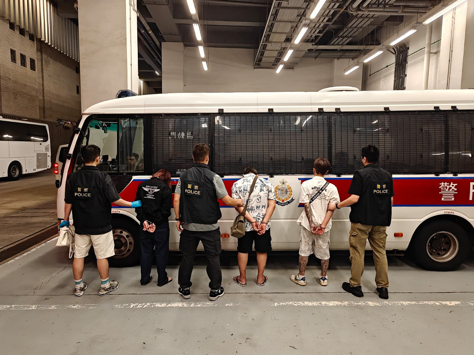 警方油麻地反毒品行動 拘3男女檢159萬元毒品