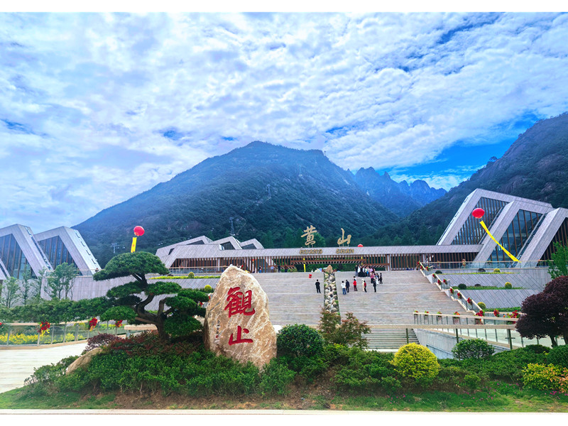 黃山東門開  尋仙踏雲來