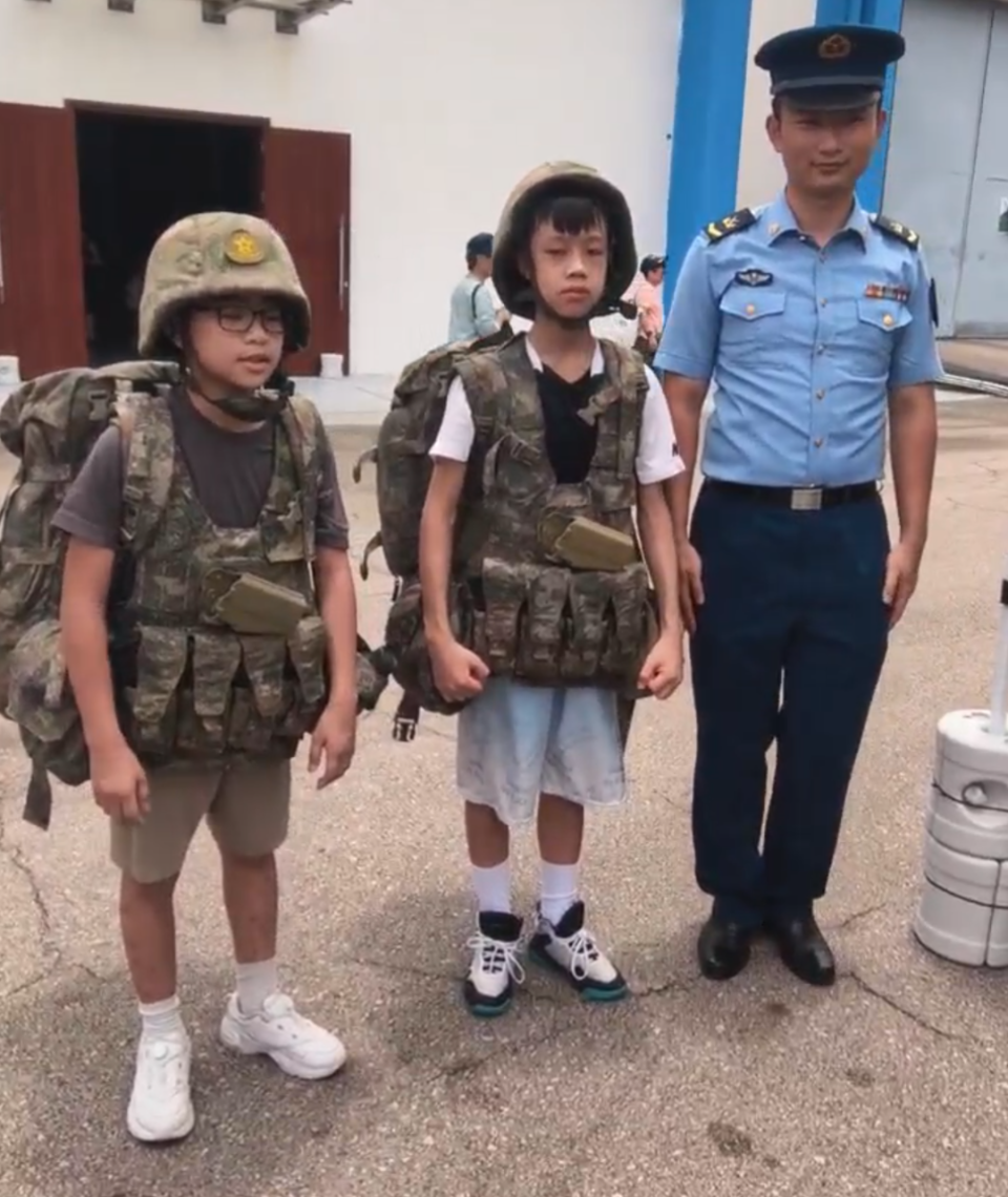 有片丨【石崗軍營開放日】青少年讚直升機表演印象深刻 冀成為軍人保家衛國