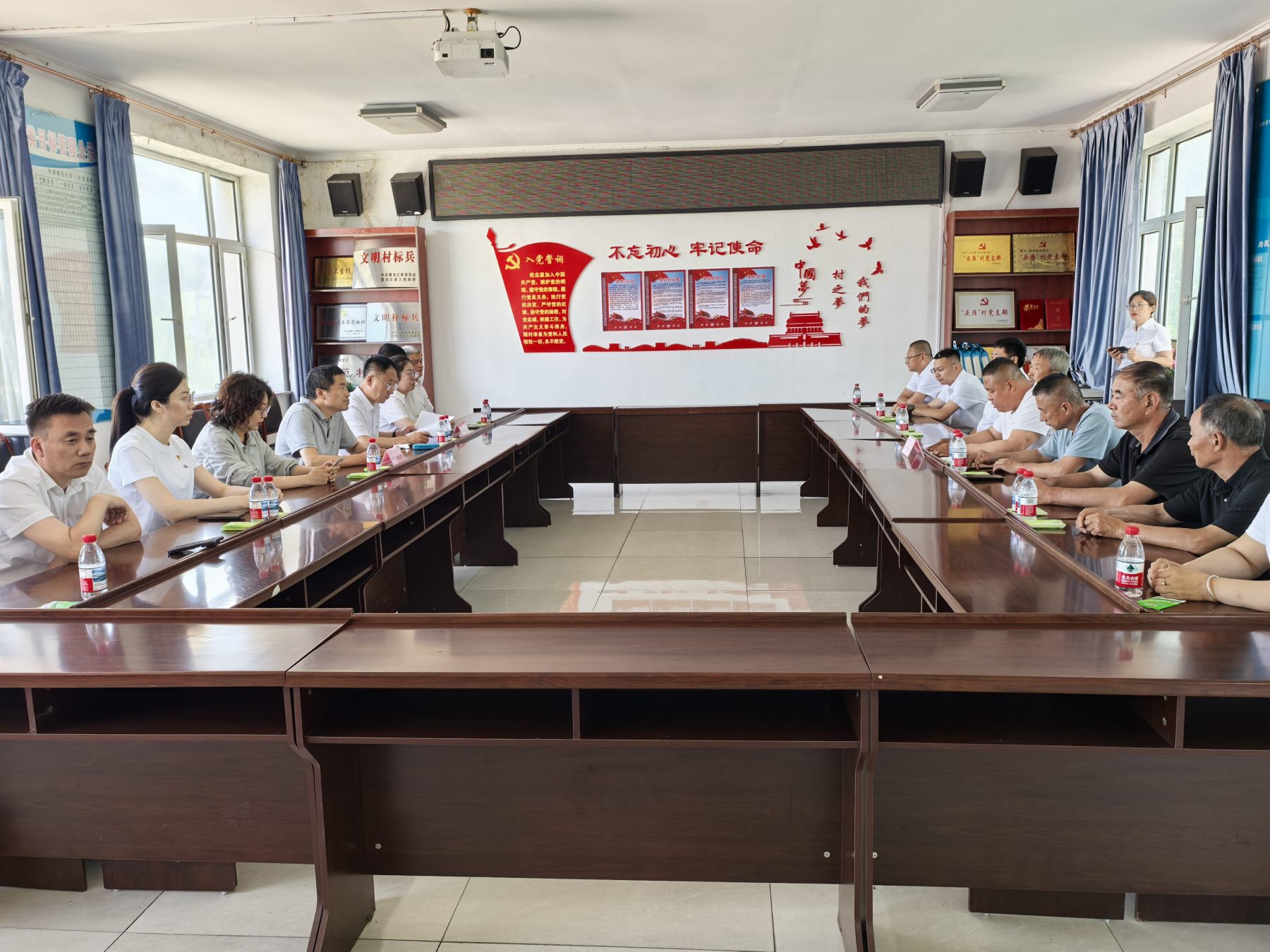 紅脈牽鄉野 「郵心」助振興——中國郵政集團有限公司黑龍江省分公司財務部黨支部黨員赴寶清縣開展雙聯繫實踐活動