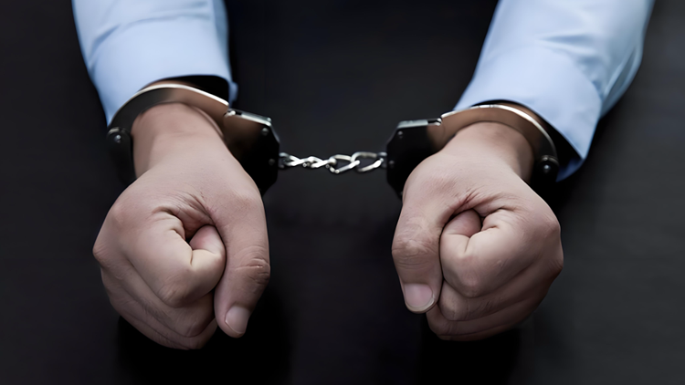 某高校學生欺騙他人吸毒 被輔導員等人扭送至公安機關 詳情披露