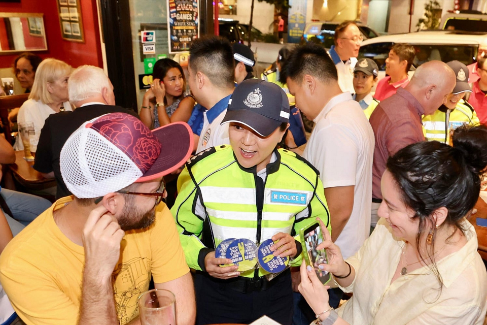 警方蘭桂坊及灣仔反酒後駕駛宣傳 世界盃期間「酒後不駕駛」