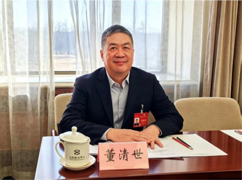 信義玻璃CEO董清世榮獲銅紫荊星章