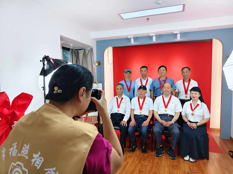 皖屯溪昱中街道：暖心鏡頭定格銀髮榮光