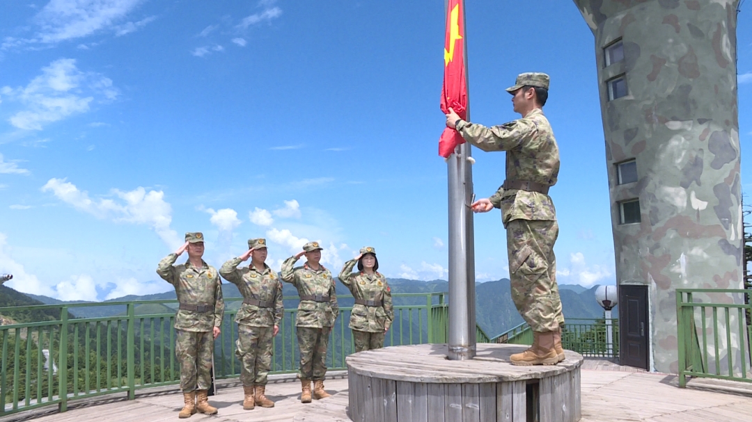 雲端哨所傳紅色薪火 神農架林海民兵獻禮建黨 105 周年