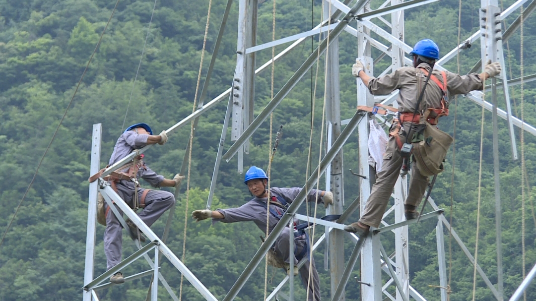 深山電網提質攻堅 神農架10.7公里老舊輸電線路改造穩步衝刺