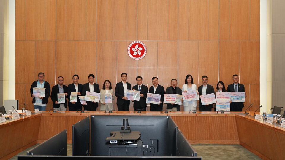 工聯會提交香港五年規劃及施政報告建議書 倡議設立「工作間猝死基金」及大廈維修管理局