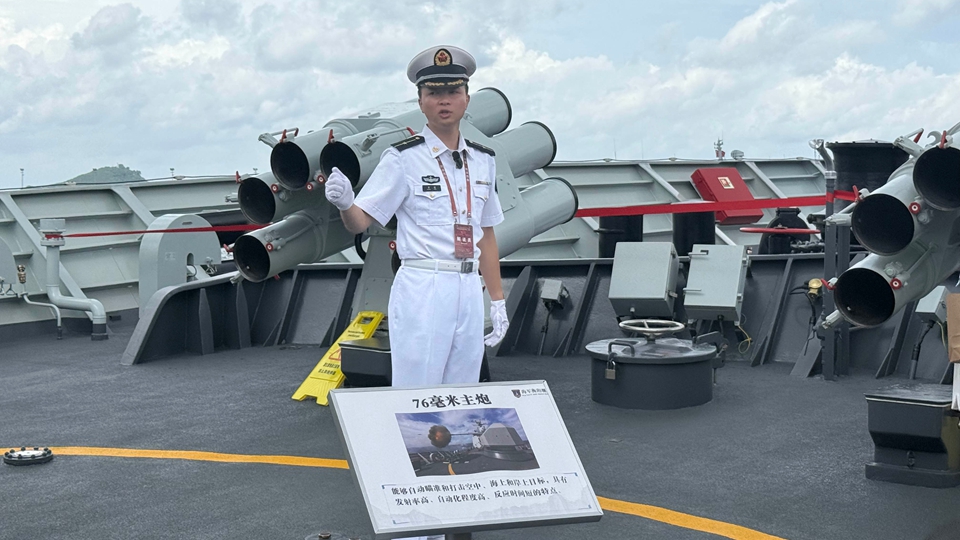 【來論】大國重器破浪而來抵港 激發港人愛國愛軍熱情