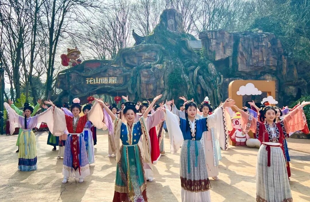 黃山旅遊：花山謎窟「火花奇妙夜」即將高能來襲