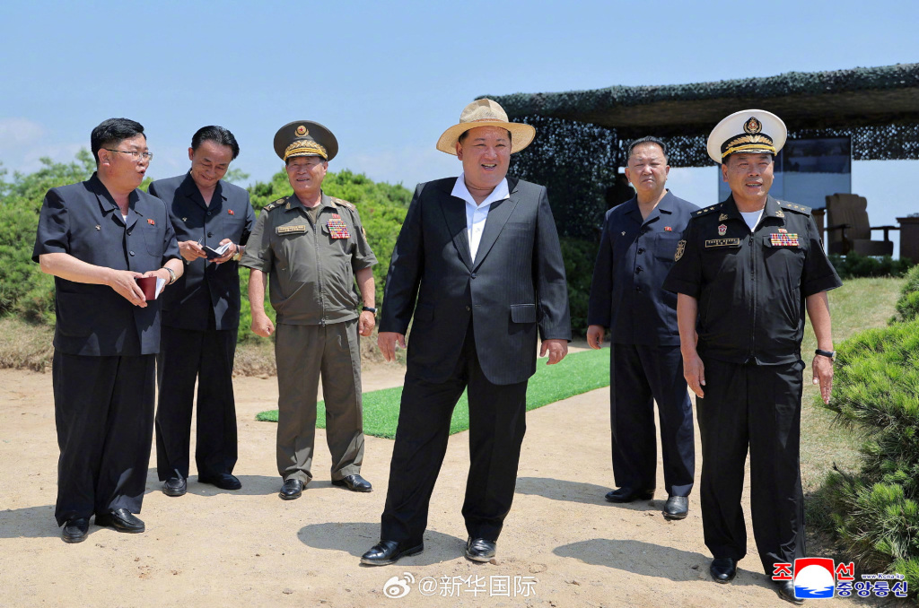 金正恩觀摩「姜健」號驅逐艦戰鬥系統性能評估試驗