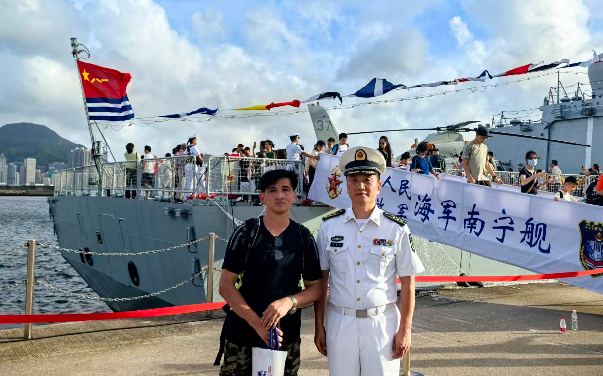 離鄉40年 他4次登上「家鄉艦」：一位香港保安與南寧艦的深情邂逅