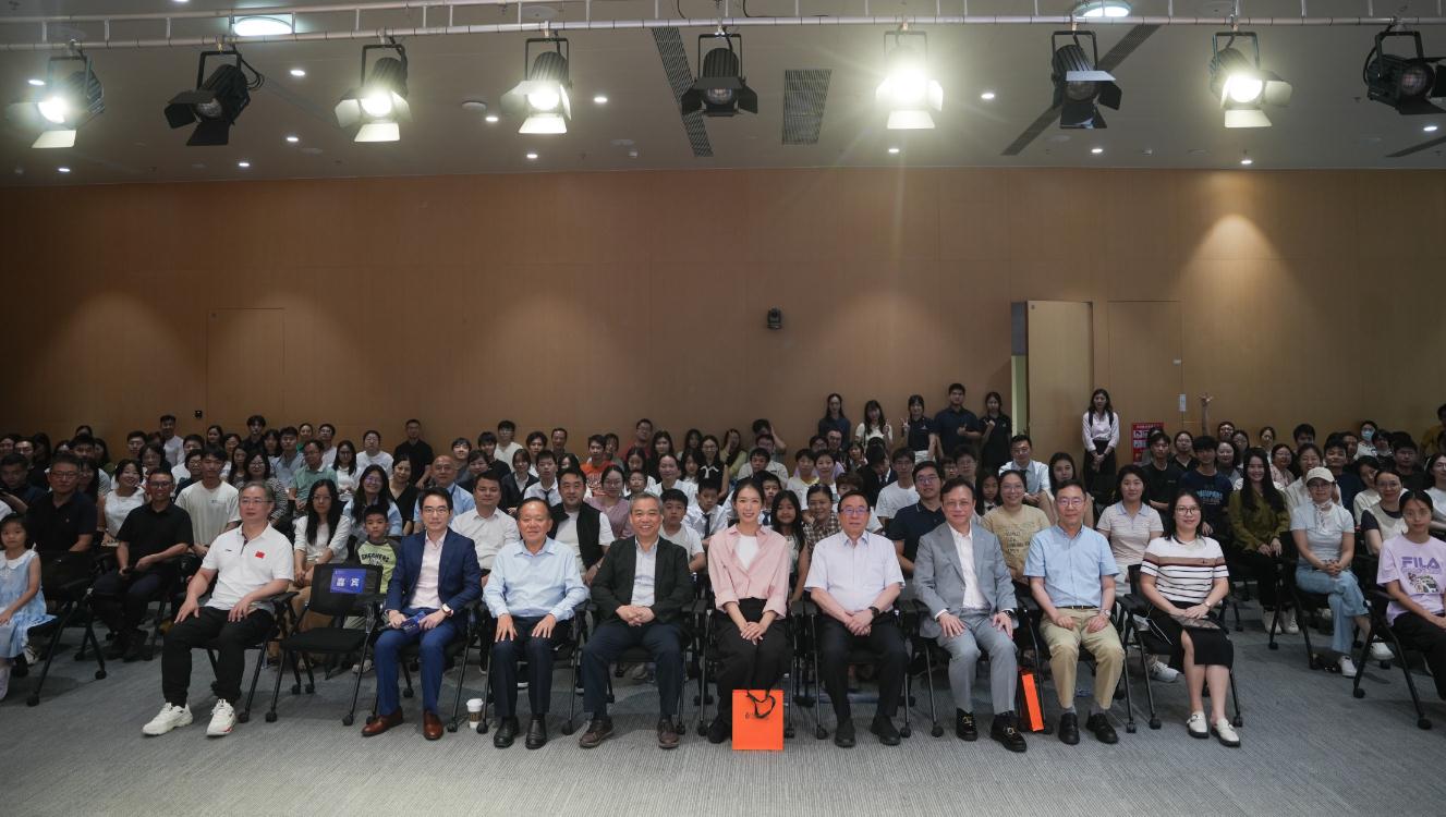 陳宗彞與江旻憓在科大廣州分享「跨界同行」經驗
