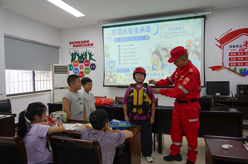 皖屯溪：志願教師駐班輔導 特色課堂點亮多彩暑假