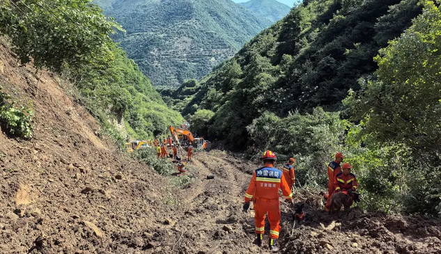 甘肅山體滑坡致21人遇難