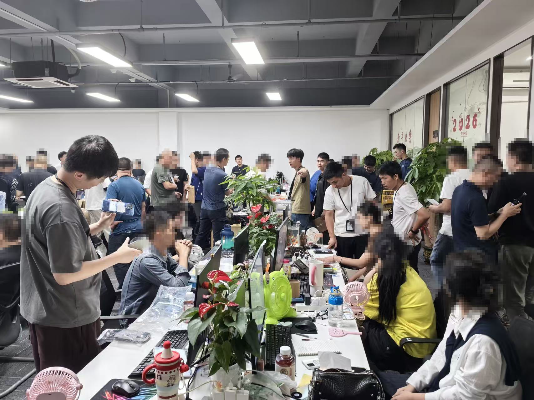 深圳警方破獲特大「薦股引流」詐騙團夥  現場抓獲全部247名涉案嫌疑人