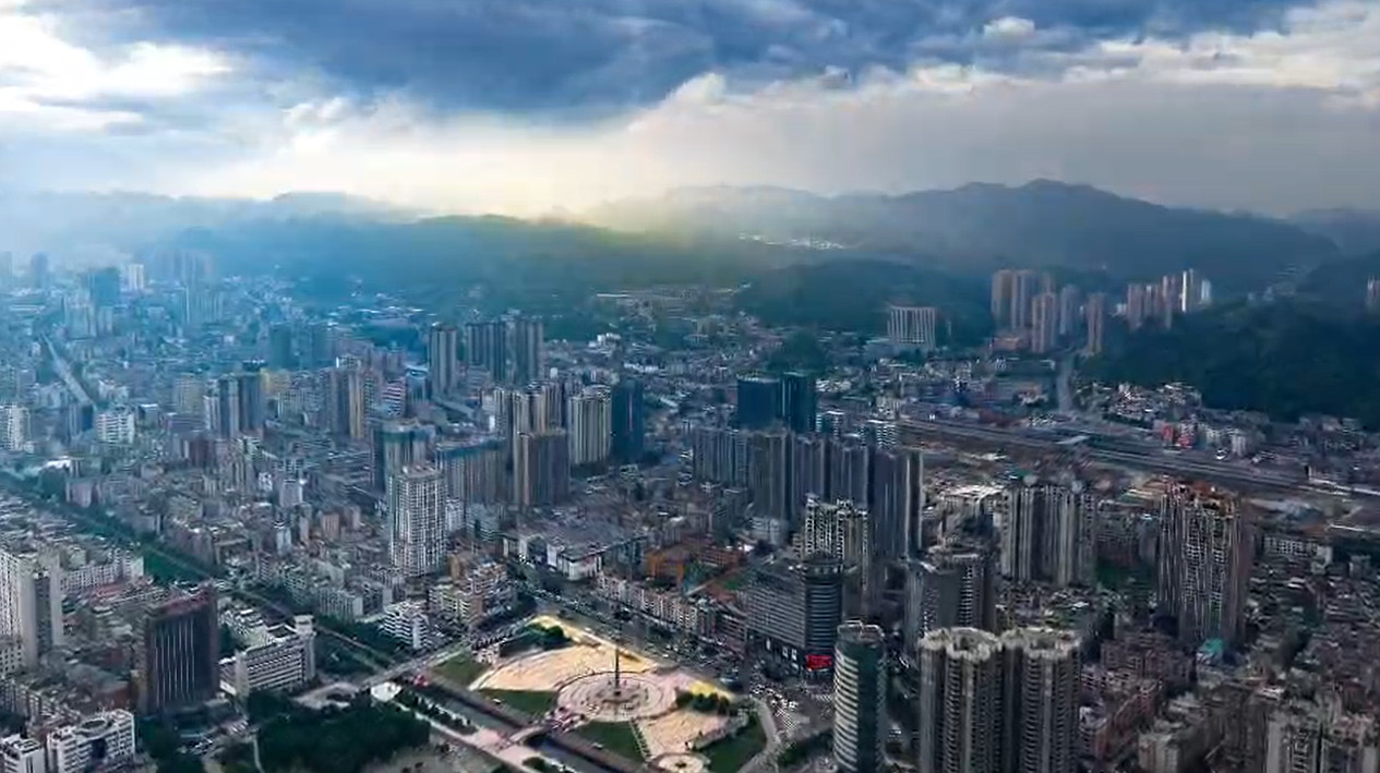 【有片】要熱情，還要跑馬拉松｜19℃的涼都，360度的激情