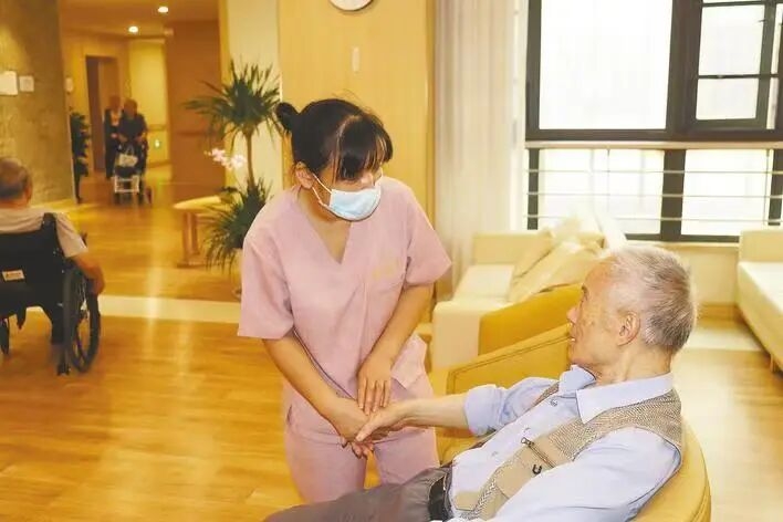 多措並舉築牢颱風防禦暖心防線 武漢市江岸區以雙重保障守護老年群體平安