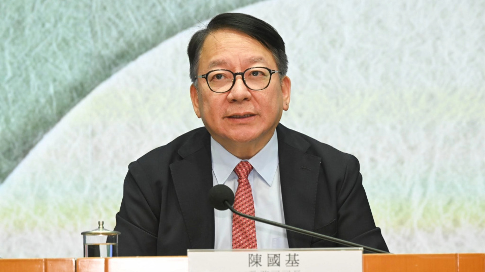 陳國基傍晚赴京 明日參加港澳研究中心成果發布和揭牌儀式